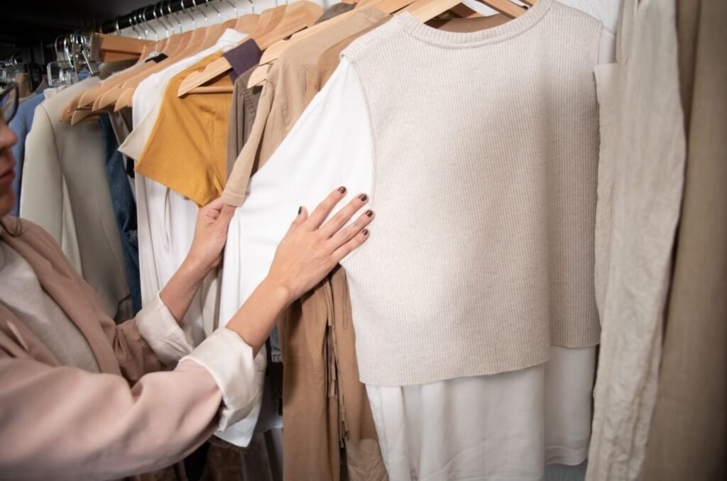 maintenance
https://outfitonpoint.com/how-to-make-a-capsule-wardrobe-from-the-clothes-you-already-have/