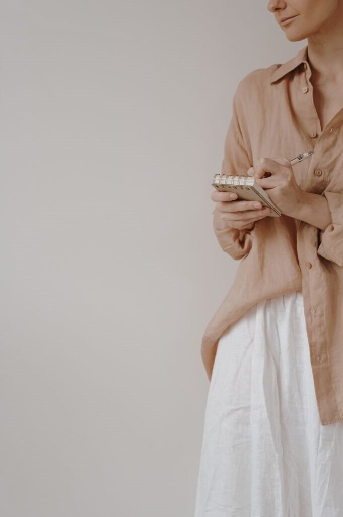 gaps
https://outfitonpoint.com/how-to-make-a-capsule-wardrobe-from-the-clothes-you-already-have/