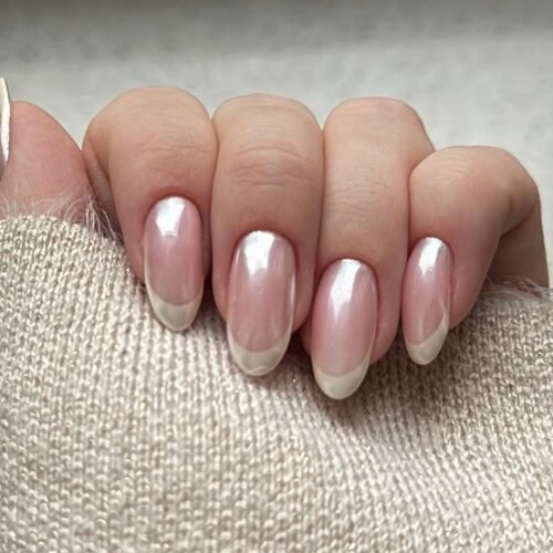 The Prettiest Winter Almond Nails for a Chic Seasonal Look