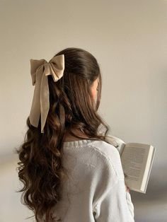 Half Up Half Down With Ribbon 
https://outfitonpoint.com/cute-and-easy-half-up-half-down-prom-hairstyles/