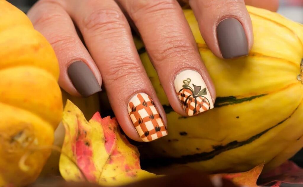 Halloween Nails Pumpkin
https://outfitonpoint.com/pumpkin-inspired-halloween-nails-that-are-scarily-gorgeous/