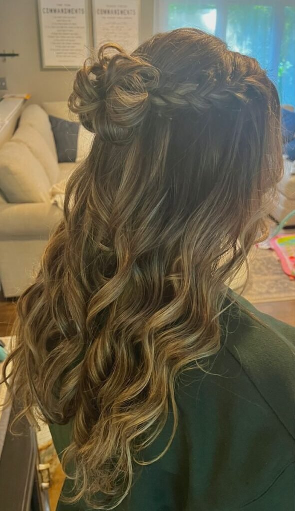 Prom Hairstyles  
https://outfitonpoint.com/cute-and-easy-half-up-half-down-prom-hairstyles/