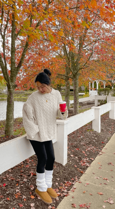 Winter Outfit Ideas with Leggings 
https://outfitonpoint.com/cold-weather-style-fresh-winter-outfit-ideas-with-leggings/