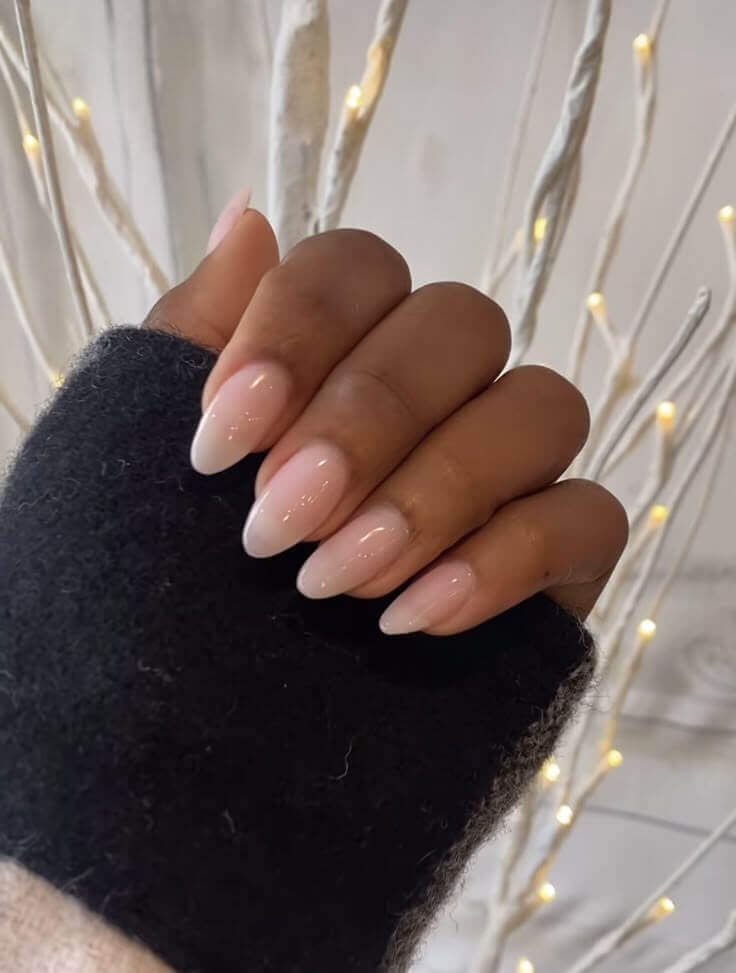 Nail design for dark skin women 
https://outfitonpoint.com/17-nail-design-ideas-that-look-amazing-on-dark-skin/