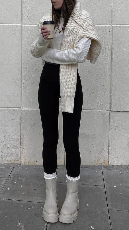 Boots With Socks Outfit Leggings 
https://outfitonpoint.com/cold-weather-style-fresh-winter-outfit-ideas-with-leggings/