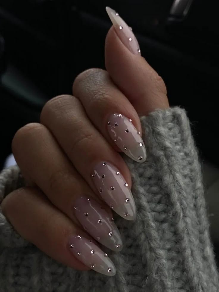 winter nails
https://outfitonpoint.com/the-hottest-nail-looks-for-winter-2025/