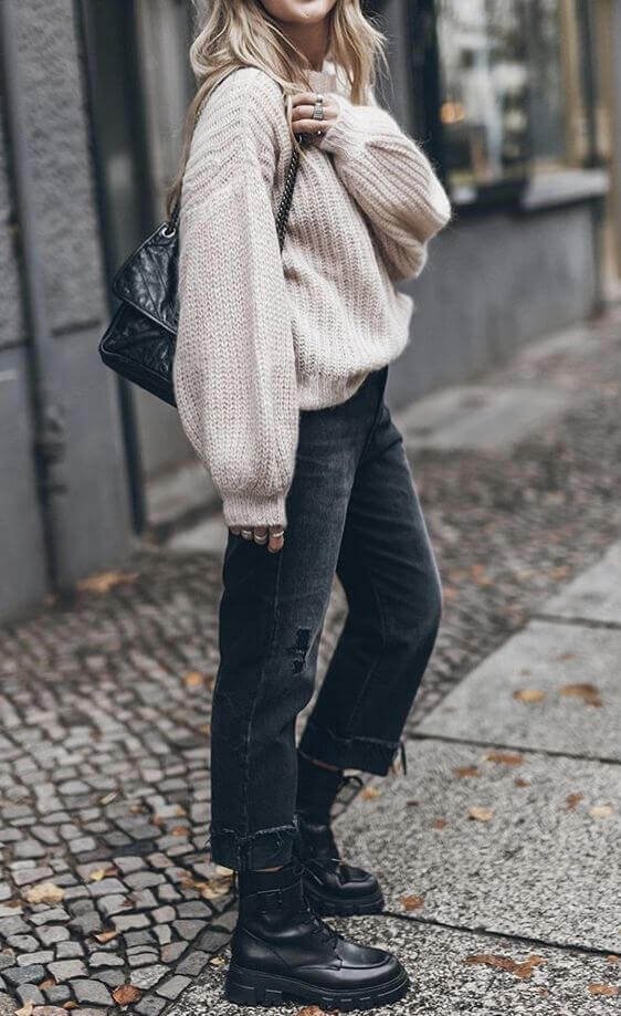 How to Style Chunky Cardigans 
https://outfitonpoint.com/how-to-style-chunky-cardigans-for-a-cozy-chic-fall-look/