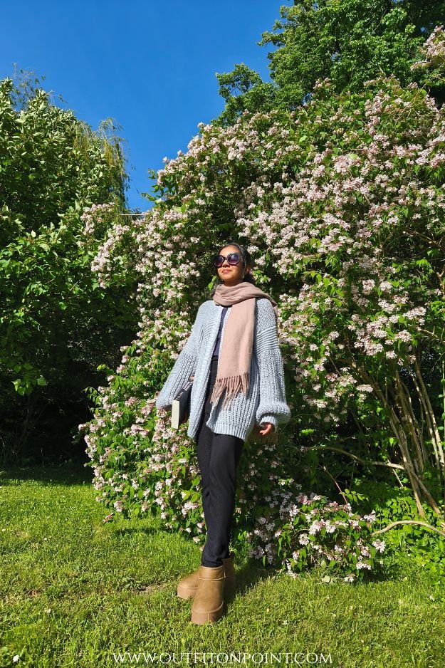 How to Style Chunky Cardigans 
https://outfitonpoint.com/how-to-style-chunky-cardigans-for-a-cozy-chic-fall-look/