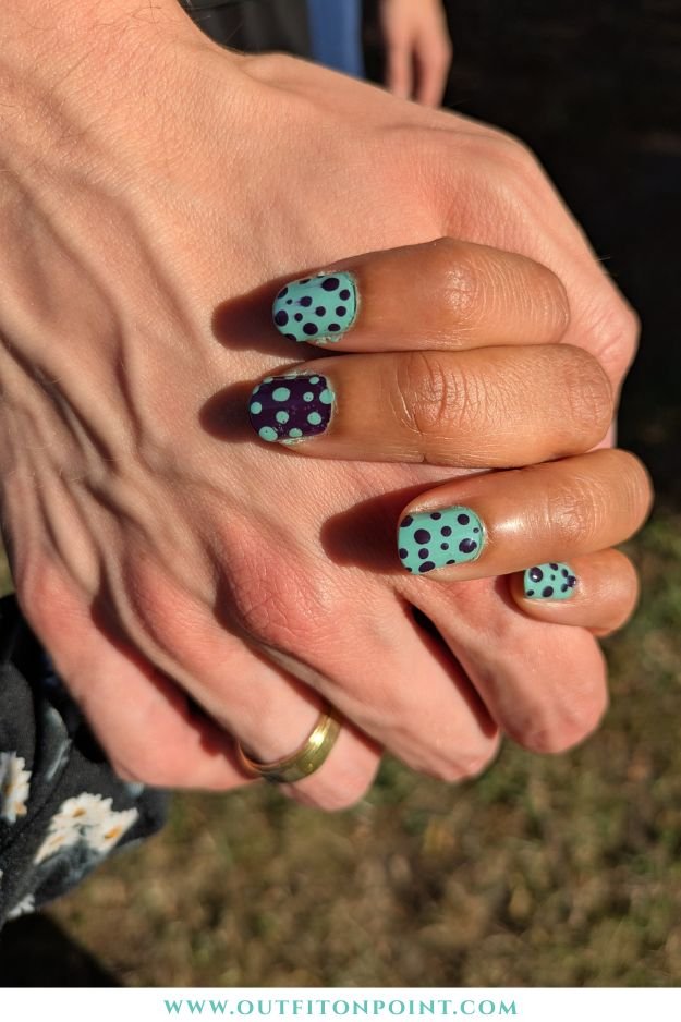 Dotted Nail Art 
https://outfitonpoint.com/super-cute-fall-polka-dot-nail-designs-to-try-this-fall/
