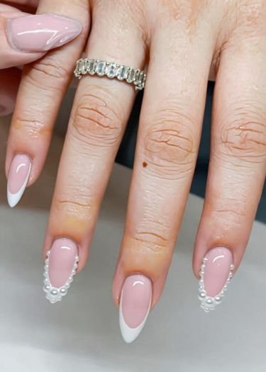 Elegant Engagement Nails 
https://outfitonpoint.com/elegant-engagement-nails-thatll-make-your-ring-pop/