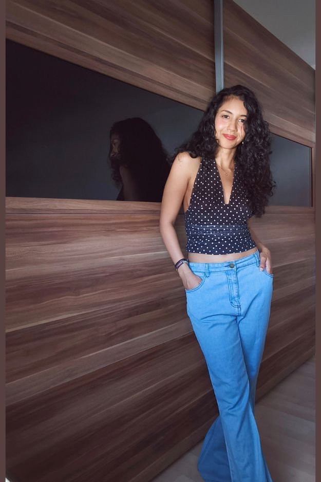 Polkadot Outfits Ideas 
https://outfitonpoint.com/12-adorable-polka-dot-outfit-ideas-to-try-right-now/