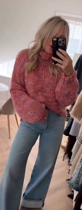 Jeans Outfit Winter  
https://outfitonpoint.com/how-to-style-baggy-jeans-in-winter-for-petites/