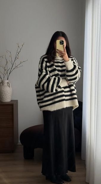 Mall Outfit Ideas 
https://outfitonpoint.com/cute-mall-outfits-for-all-day-shopping-adventures/