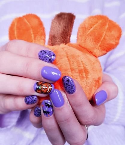 Pumpkin Mickey Nails 
https://outfitonpoint.com/must-try-mickey-pumpkin-nails-for-halloween-season/
