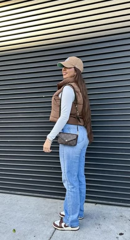 Winter Vest Outfits Ideas 
https://outfitonpoint.com/chic-winter-vest-outfits-thatll-keep-you-stylish-all-season/