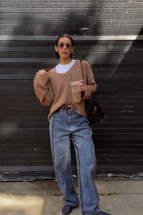 Baggy Denim Outfit 
https://outfitonpoint.com/how-to-style-baggy-jeans-in-winter-for-petites/