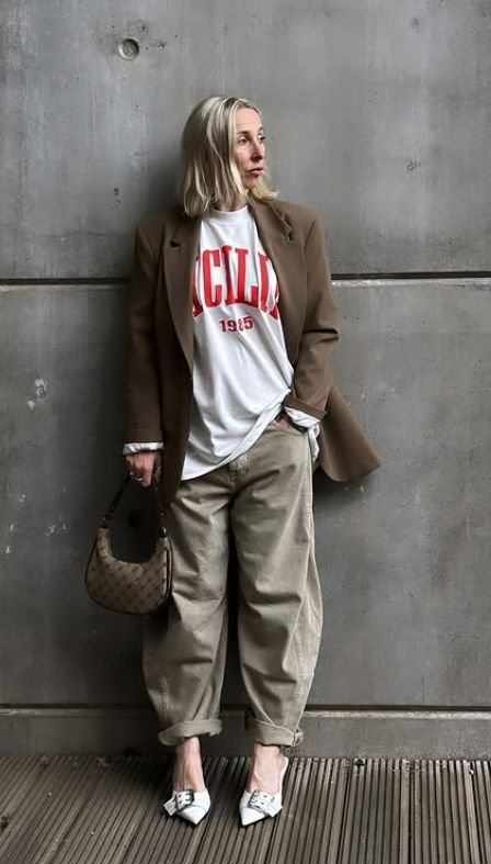 Barrel Jeans Outfit Fall
https://outfitonpoint.com/chic-ways-to-style-barrel-jeans-this-fall-winter/