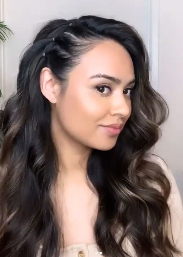 Holiday Party Hair 
https://outfitonpoint.com/effortlessly-elegant-christmas-hairstyles-for-your-holiday-soirees/