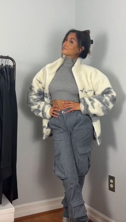 Sherpa Coat Outfit 
https://outfitonpoint.com/elevated-sherpa-jacket-outfit-ideas-that-dont-look-basic/