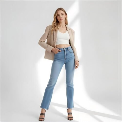 The Best Jeans for Petites: Fit, Rise, Length & Styling Tips