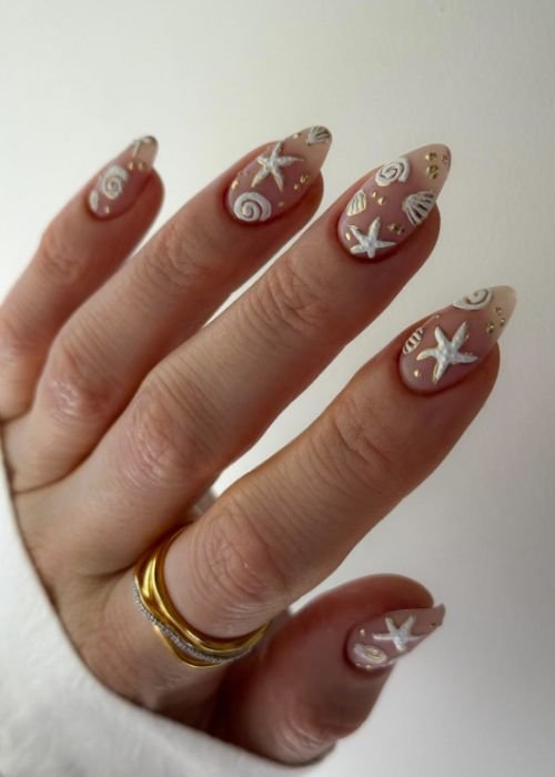 seashell nails 
https://outfitonpoint.com/white-seashell-nails-are-the-summer-manicure-you-didnt-know-you-needed/