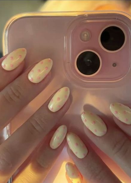 summer nails yellow 