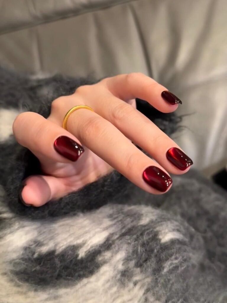 Red Cat Eye Nail Art